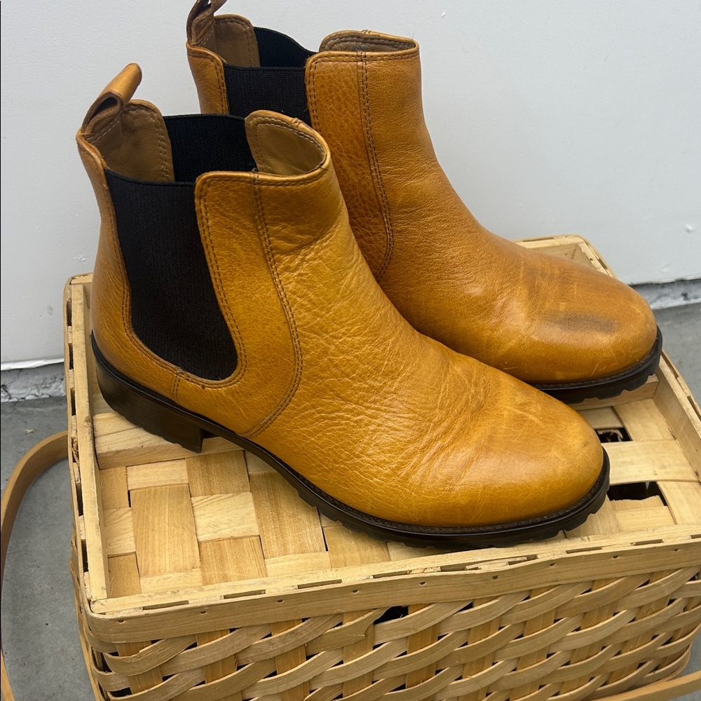 Duluth Trading Co Tan Leather Ankle Boots